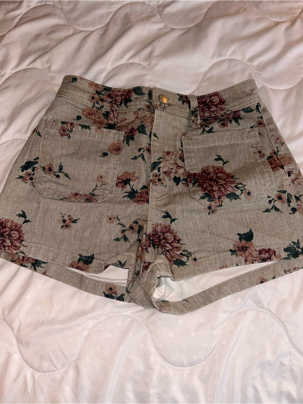Universal Thread Beige Floral High-Waist Shorts